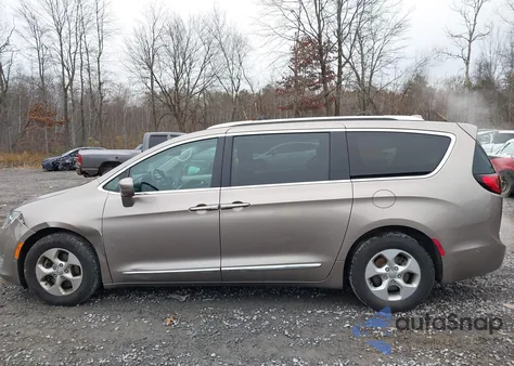 2017 Chrysler Pacifica Touring-L Plus из США, поврежденный, VIN 2C4RC1EG1HR572612